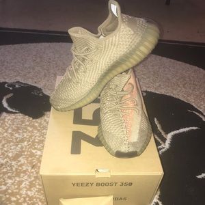 Yeezy 350 Sand Taupe